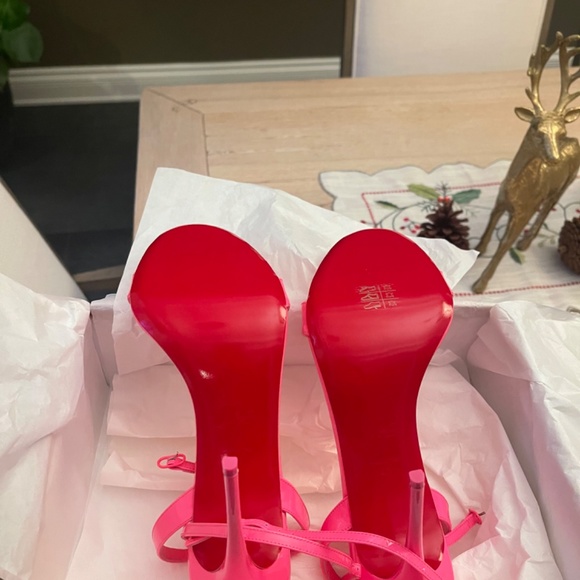 Christian Louboutin Loubigirl - Picture 3 of 5